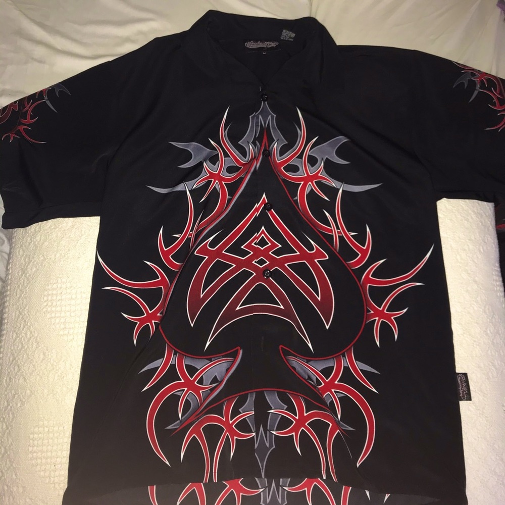 SAPPHIRE LOUNGE RED SPIKY BUTTON UP